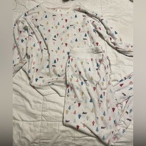 Wildlife pajama set. Super soft and comfortable.
